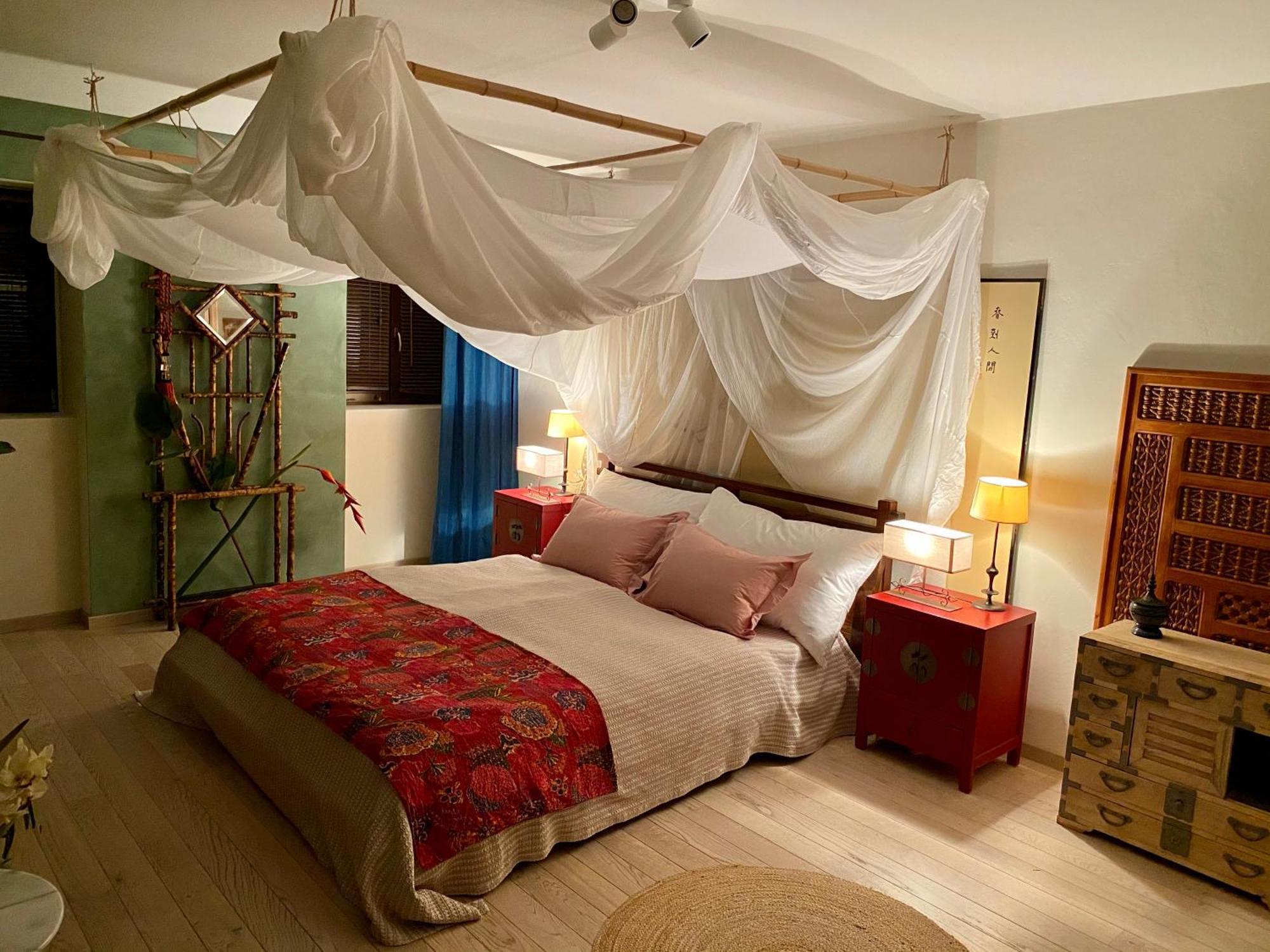 Les 3 Coeurs - Chambres Chez Charmants Habitants Font Esterno foto